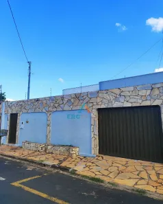 Casa com 4 Quartos para alugar, 300m² no Santa Marta, Uberaba