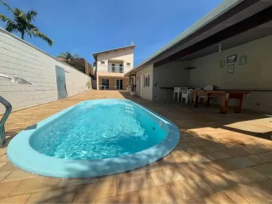 Sobrado com 4 Quartos para alugar, 350m² no Parque São Quirino, Campinas
