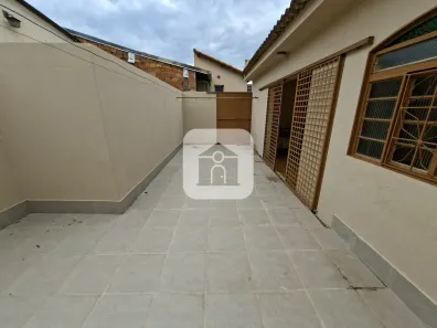 Casa com 3 Quartos para alugar, 120m² no Presidente Roosevelt, Uberlândia