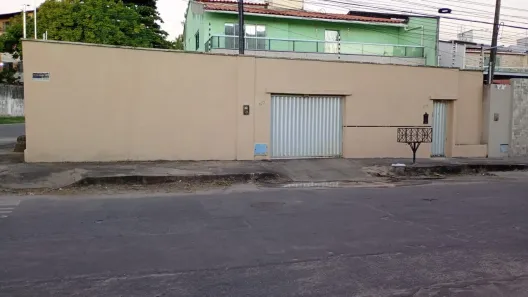 Casa com 3 Quartos à venda, 251m² no Cajazeiras, Fortaleza