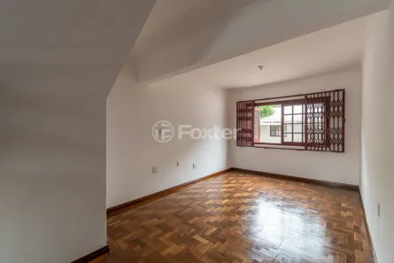 Casa com 3 Quartos à venda, 300m² no Vila Márcia, Cachoeirinha