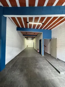 Galpão/Depósito/Armazém com 4 Quartos para alugar, 220m² no Parque Santa Teresa, Carapicuíba