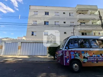 Apartamento com 3 Quartos para alugar, 75m² no Umuarama, Uberlândia