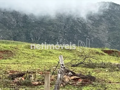 Casa com 3 Quartos à venda, 220m² no Vale da Lua, Prados