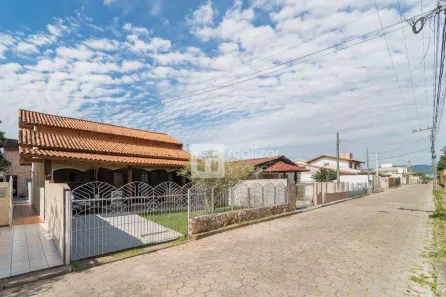 Casa com 3 Quartos à venda, 432m² no Carianos, Florianópolis