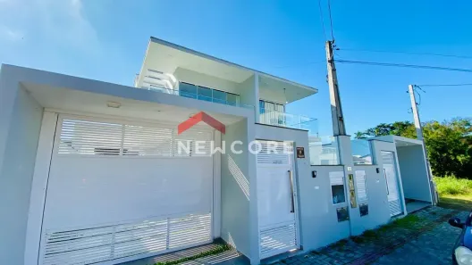 Sobrado com 3 Quartos à venda, 165m² no Zimbros, Bombinhas