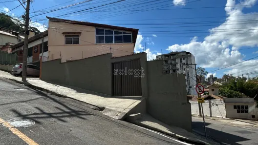 Casa com 5 Quartos à venda, 250m² no Santa Helena, Juiz de Fora