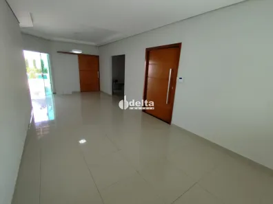 Casa com 3 Quartos para alugar, 270m² no Segismundo Pereira, Uberlândia