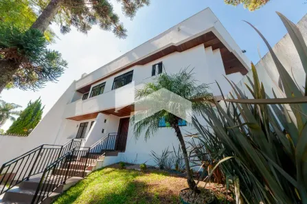 Casa com 4 Quartos para alugar, 214m² no Água Verde, Curitiba