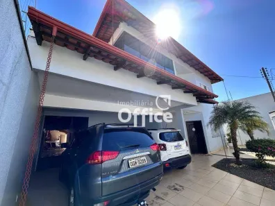 Sobrado com 4 Quartos à venda, 350m² no Anápolis City, Anápolis