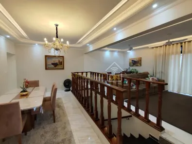 Sobrado com 4 Quartos à venda, 268m² no Embaré, Santos