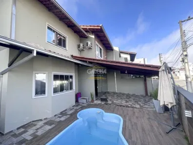 Casa com 3 Quartos à venda, 148m² no Costa e Silva, Joinville