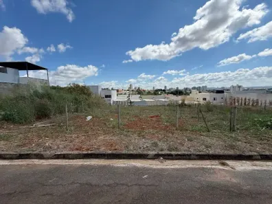 Lote/Terreno à venda, 360m² no Residencial Jardins do Lago, Anápolis