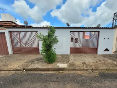 Casa com 2 Quartos para alugar, 70m² no Jardim Patrícia, Uberlândia