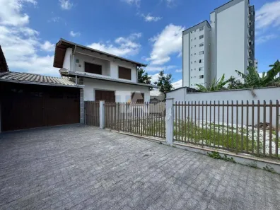 Casa com 3 Quartos à venda, 200m² no Vila Operária, Itajaí