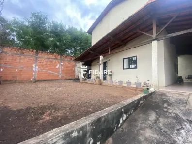 Casa com 4 Quartos para alugar, 200m² no Alice Maia, Montes Claros