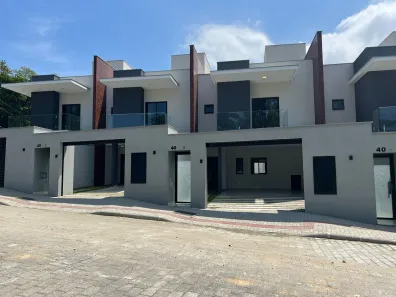 Casa com 3 Quartos à venda, 186m² no América, Joinville