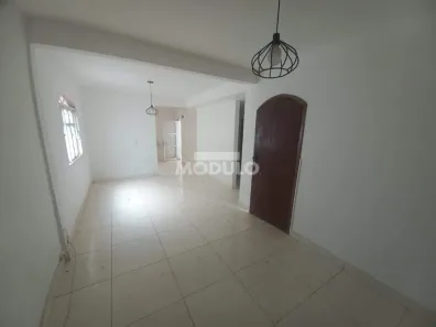 Casa com 3 Quartos para alugar, 299m² no Umuarama, Uberlândia