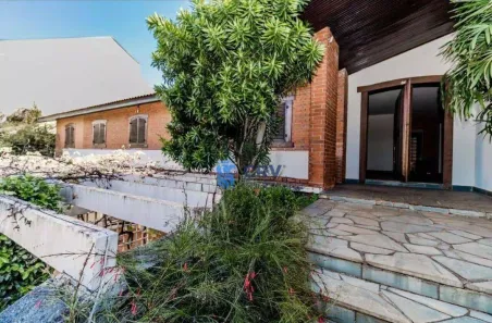 Casa com 5 Quartos para venda ou aluguel, 460m² no Quebec, Londrina