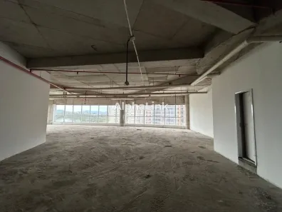Sala Comercial para alugar, 307m² no Green Valley Alphaville, Barueri