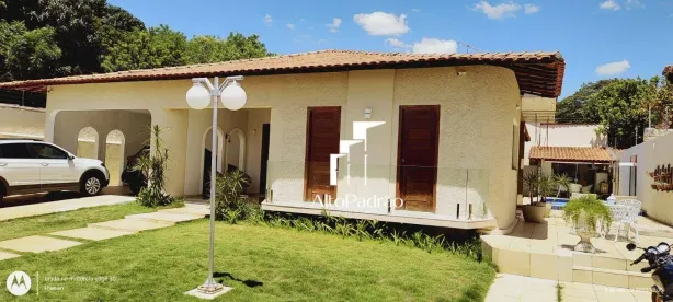 Casa com 3 Quartos para alugar, 380m² no São João, Teresina