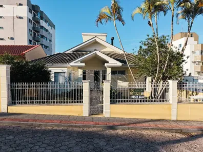 Casa com 4 Quartos à venda, 230m² no Coqueiros, Florianópolis