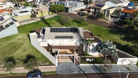 Casa com 4 Quartos à venda, 374m² no Parque Residencial Alcântara, Londrina