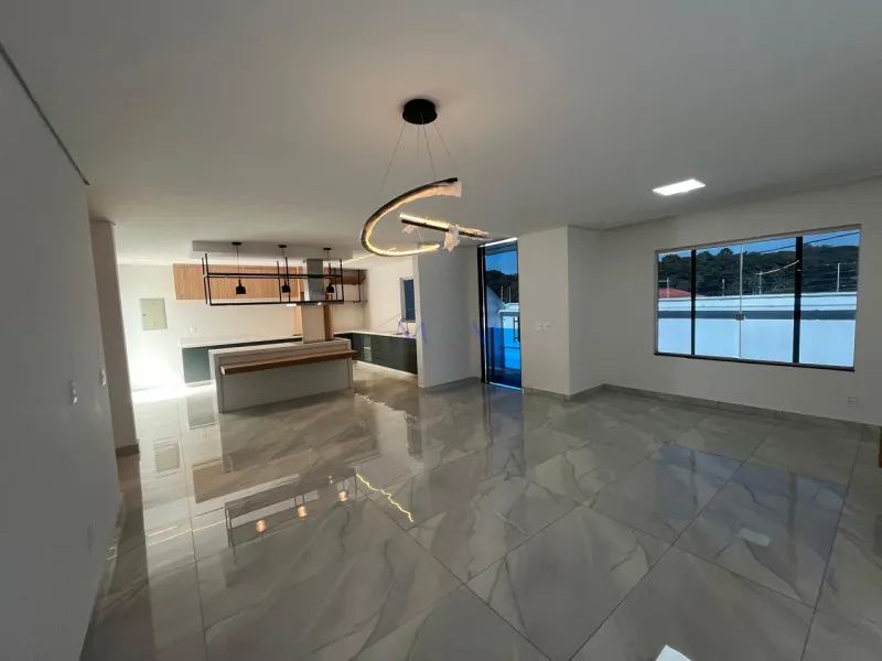 Casa com 4 quartos — Braúnas, Belo Horizonte