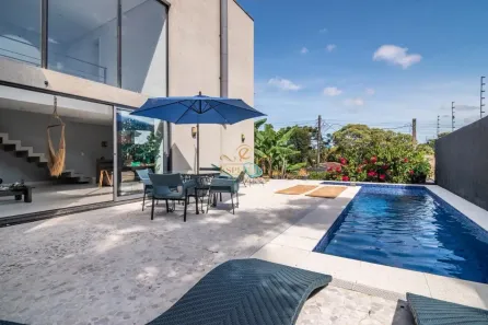 Casa com 3 Quartos para alugar, 280m² no Taboão, Curitiba