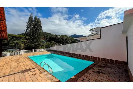 Casa com 5 Quartos para alugar, 265m² no Carlos Guinle, Teresópolis
