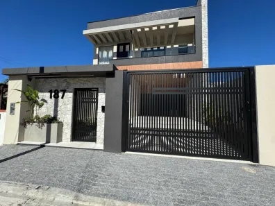 Sobrado com 4 Quartos à venda, 266m² no Albatroz, Matinhos