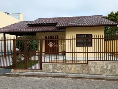 Casa com 2 Quartos para alugar, 160m² no Cachoeira do Bom Jesus, Florianópolis
