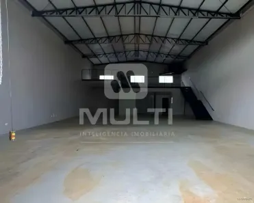 Galpão/Depósito/Armazém com 1 Quarto para alugar, 336m² no Novo Mundo, Uberlândia
