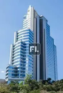 Sala Comercial para alugar, 175m² no Green Valley Alphaville, Barueri