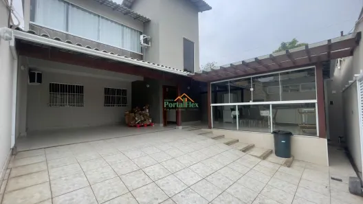 Casa com 4 Quartos à venda, 240m² no Colina de Laranjeiras, Serra