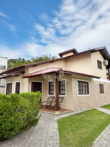 Casa com 4 Quartos para alugar, 250m² no Canasvieiras, Florianópolis