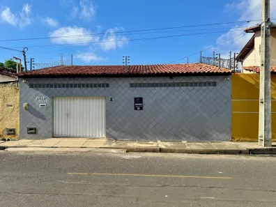 Casa com 3 Quartos para venda ou aluguel, 230m² no Porenquanto, Teresina