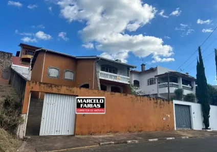 Sobrado com 3 Quartos à venda, 220m² no Loteamento Jardim Gustavo, Serra Negra