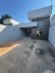 Casa com 3 Quartos para venda ou aluguel, 130m² no Cristo Rei, Várzea Grande