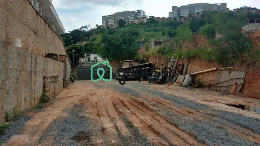 Lote/Terreno à venda, 647m² no Estoril, Belo Horizonte