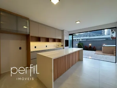 Sobrado com 3 Quartos à venda, 171m² no Jardim Sofia, Joinville