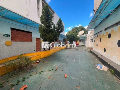 Prédio Comercial para alugar, 240m² no Centro, Montes Claros