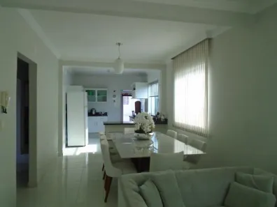 Casa com 3 Quartos à venda, 250m² no Marta Helena, Uberlândia