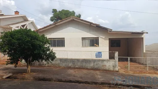 Casa com 6 Quartos à venda, 200m² no Centro, Apucarana