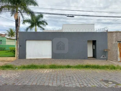 Casa com 3 Quartos à venda, 140m² no Presidente Roosevelt, Uberlândia