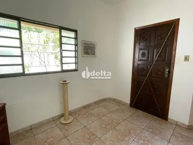 Casa com 3 Quartos à venda, 229m² no Segismundo Pereira, Uberlândia