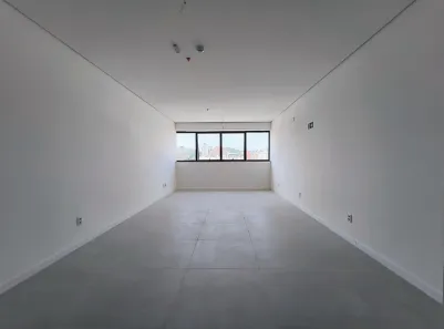 Sala Comercial para alugar, 83m² no Centro, Juiz de Fora