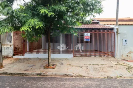 Casa com 2 Quartos para alugar, 90m² no Jardim Guararapes, Londrina
