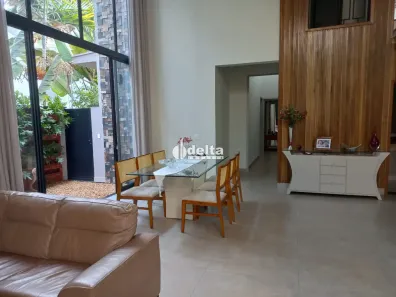 Casa de Condomínio com 5 Quartos à venda, 330m² no Nova Uberlândia, Uberlândia