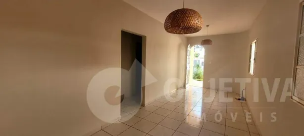 Casa com 3 Quartos para alugar, 180m² no Cidade Jardim, Uberlândia